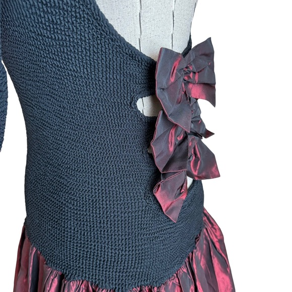 Vintage 80s Hunza Black Irridescent Red Taffeta Dress Bows New Wave Party - Picture 9 of 11